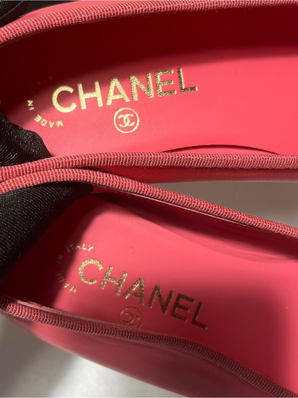 CHANEL Coral Pink Leather Ballet Flats with CC Medallion - Picture 8 of 11